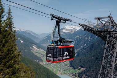 Vermuntbahn im Montafon | © Golm Silvretta Lünersee Tourismus GmbH Bregenz, Philipp Schilcher Pendelbahn die gerade den Berg hinauffährt | © Golm Silvretta Lünersee Tourismus GmbH Bregenz, Philipp Schilcher